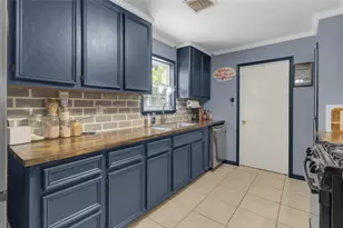 617 Catalpa St, Angleton, TX 77515 - Photo 9
