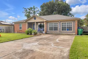 617 Catalpa St, Angleton, TX 77515 - Photo 3