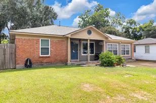 617 Catalpa St, Angleton, TX 77515 - Photo 1