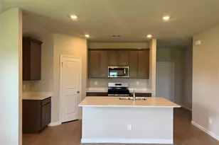 1018 Legrand St, Brenham, TX 77833 - Photo 3