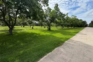 820 Avenue L, Dickinson, TX 77539 - Photo 3