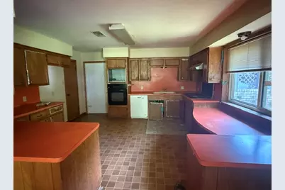 820 Avenue L, Dickinson, TX 77539 - Photo 11