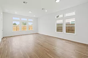 13926 Leabrandon Ln, Houston, TX 77045 - Photo 7