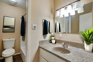 427 Hollyvale Dr, Houston, TX 77060 - Photo 9