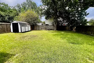 2102 Blueberry Ln, Pasadena, TX 77502 - Photo 21