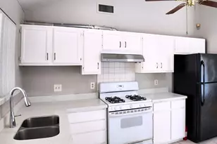 10070 Green Valley Ln, Houston, TX 77064 - Photo 11