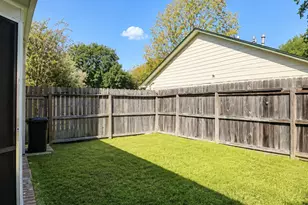 10070 Green Valley Ln, Houston, TX 77064 - Photo 15