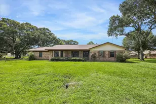 7605 Becky Ln, Wallis, TX 77485 - Photo 1
