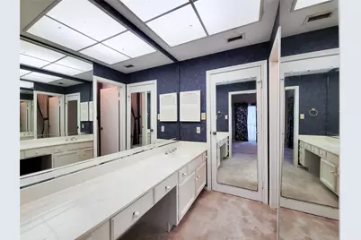 11711 Memorial Drive #565, Houston, TX 77024 - Photo 17