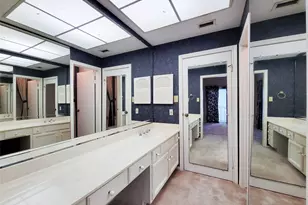 11711 Memorial Dr, Houston, TX 77024 - Photo 17