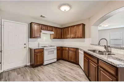 11746 Elizabeth Court, Pinehurst, TX 77362 - Photo 9