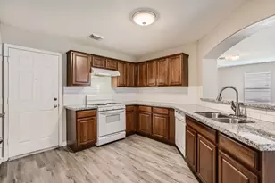 11746 Elizabeth Ct, Pinehurst, TX 77362 - Photo 9