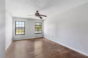 411 N Baron St, Bellville, TX 77418 - Photo 9