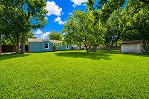 210 Laurel St, Lake Jackson, TX 77566 - Photo 3