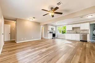 210 Laurel St, Lake Jackson, TX 77566 - Photo 11