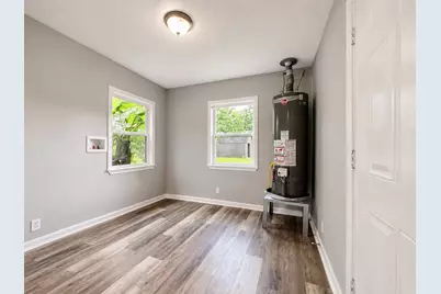 210 Laurel Street, Lake Jackson, TX 77566 - Photo 5