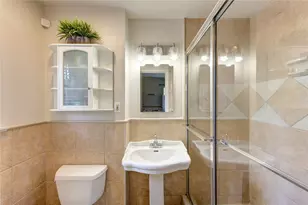 9534 Meadowglen Ln, Houston, TX 77063 - Photo 17