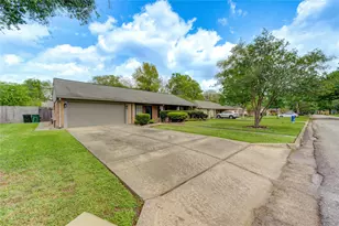 9534 Meadowglen Ln, Houston, TX 77063 - Photo 7