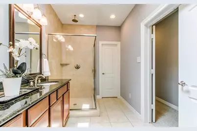 1142 Hempstead Villa Lane, Houston, TX 77008 - Photo 15