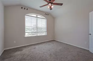 3911 Summerlin Ct, Baytown, TX 77521 - Photo 5