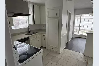 2206 Round Lake Drive, Houston, TX 77077 - Photo 5