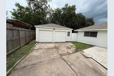 2206 Round Lake Drive, Houston, TX 77077 - Photo 15
