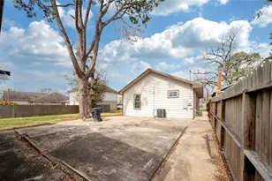 8214 Peekskill Ln, Houston, UT 77075 - Photo 17