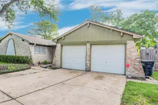 9510 Huntington Way Dr, Houston, TX 77099 - Photo 1