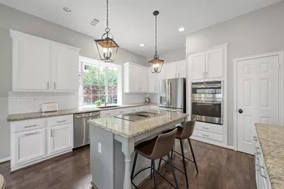 31 E Amberglow Circle, The Woodlands, TX 77381 - Photo 19