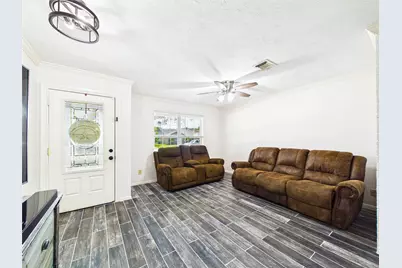 3205 Village Lane, Deer Park, TX 77536 - Photo 9