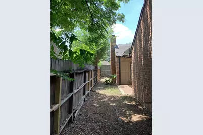 7818 Vickijohn Drive, Houston, TX 77071 - Photo 17
