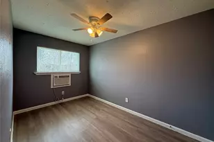 8010 Roswell St, Houston, TX 77022 - Photo 9