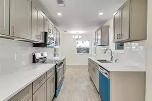 6303 Greenway Forest Ln, Houston, TX 77088 - Photo 9