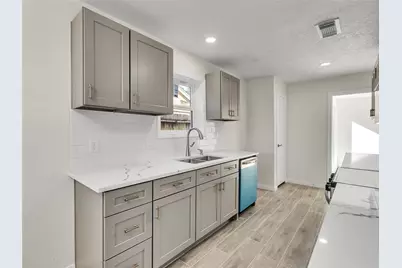 6303 Greenway Forest Lane, Houston, TX 77088 - Photo 11