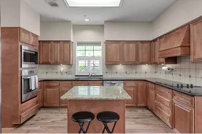 2 S Duskwood Place, The Woodlands, TX 77381 - Photo 9