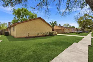 9211 Benning Dr, Houston, TX 77031 - Photo 3