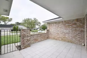 1310 Barrowgate Dr, Sugar Land, TX 77498 - Photo 7
