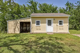 1075 Harrisburg Rd, Brenham, TX 77833 - Photo 41