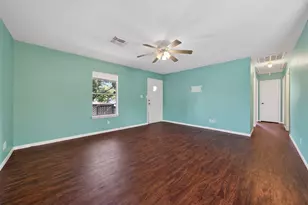522 Oklahoma Ave, Bacliff, TX 77518 - Photo 3