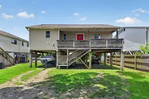 522 Oklahoma Ave, Bacliff, TX 77518 - Photo 1