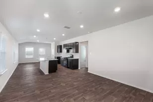 4009 Bronco Sta Ln, League City, TX 77573 - Photo 7