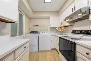 351 N Post Oak Ln, Houston, TX 77024 - Photo 9