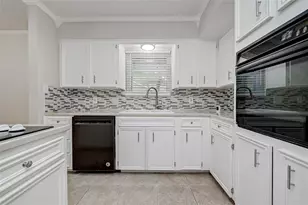 8515 Twelve Oaks Dr, Texas City, TX 77591 - Photo 13