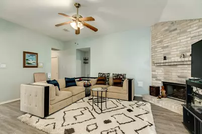 2819 S Peach Hollow Circle, Pearland, TX 77584 - Photo 3