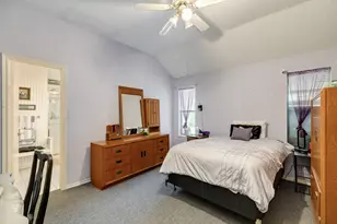 2819 S Peach Hollow Cir, Pearland, TX 77584 - Photo 9