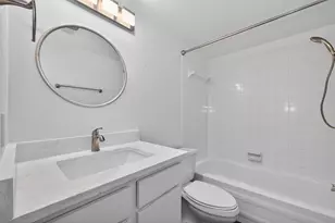 723 Worthshire St, Houston, TX 77008 - Photo 17
