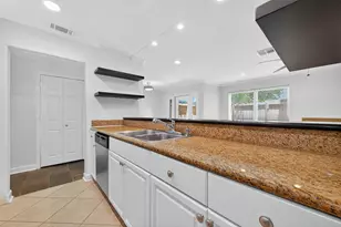 723 Worthshire St, Houston, TX 77008 - Photo 13