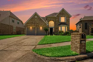 1927 Pinewood Ct, Baytown, TX 77521 - Photo 1