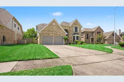 1927 Pinewood Court, Baytown, TX 77521 - Photo 5