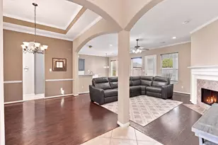 293 W Bend Dr, League City, TX 77573 - Photo 3